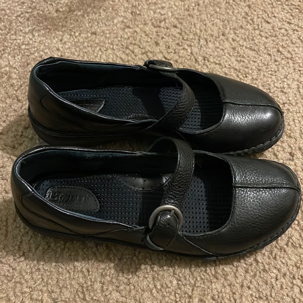 Born black shoes. Size 8 women’s shoes.
